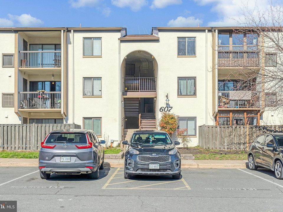 1st image of 607 Center St APT 204