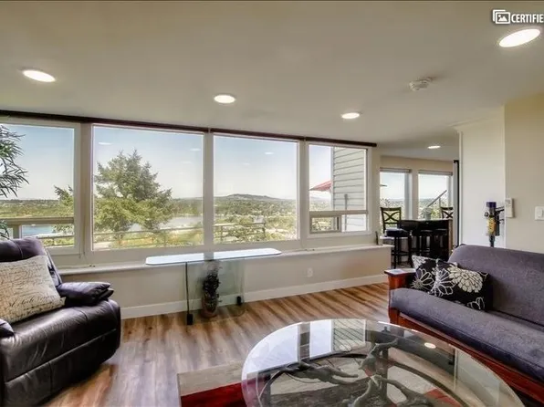 6406 SW View Point Ter #B, Portland, OR 97239