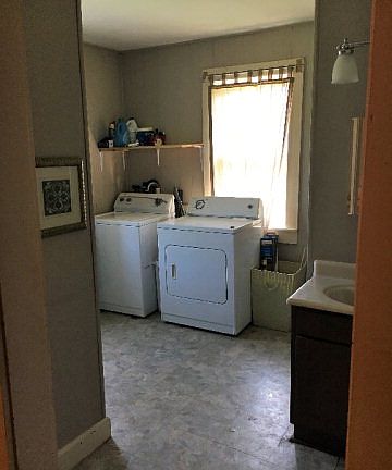 4th image of 1042 Burnside St