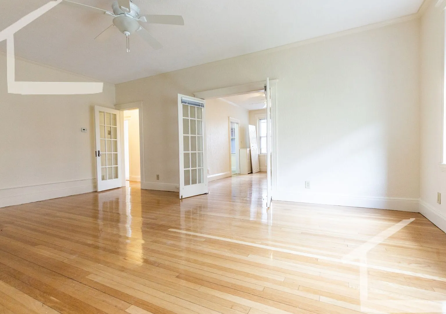 One Month Rent Free, No Brokers Fee, No Security Deposit, Coolidge Corner Area of Brookline. Larg... — Photo 1