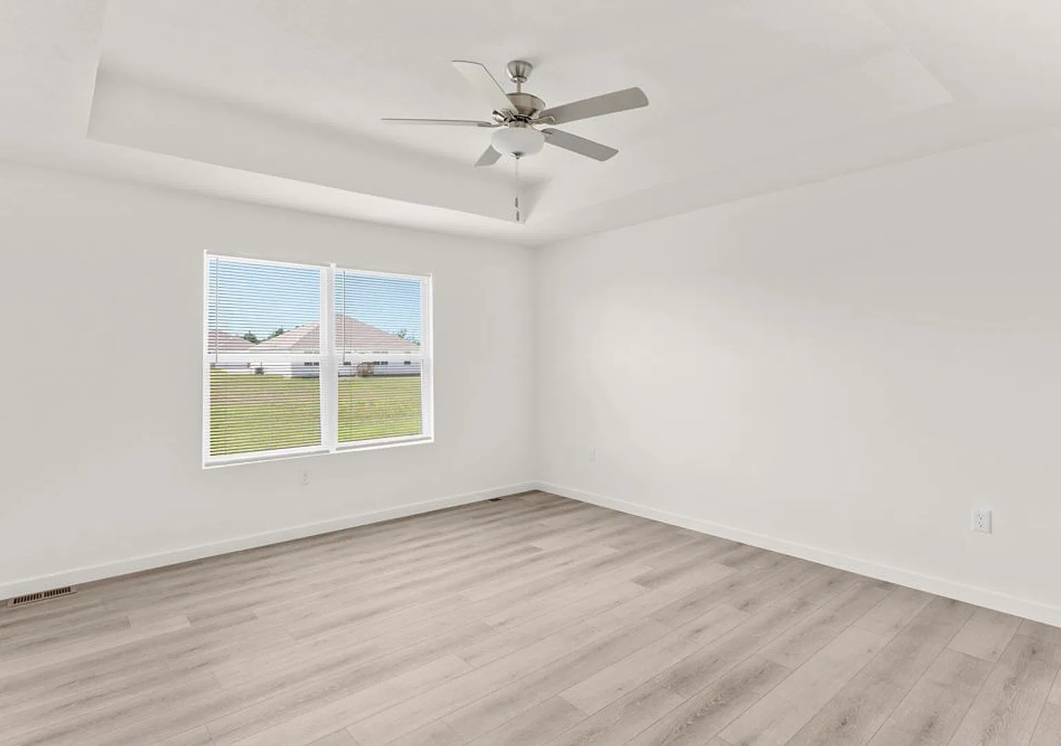Newly Built 4 Bedroom Home — Photo 4
