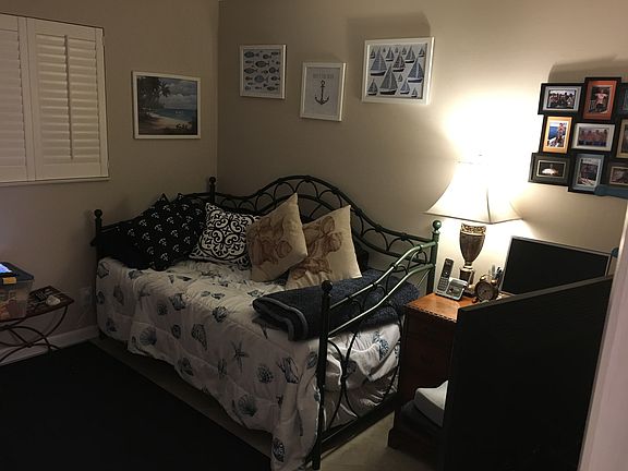 Guest bedroom 