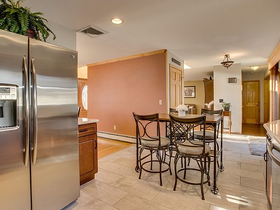 4th image of 83 Meroke Ln