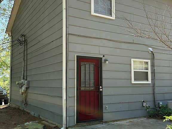 3rd image of 413 Booth Rd