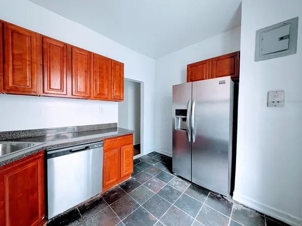 436 Eastern Parkway image 3 of 12