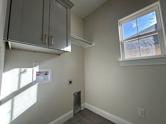 2nd image of 3125 Maplewood Dr