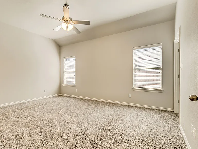 301-313 Amethyst Ct — Photo 33