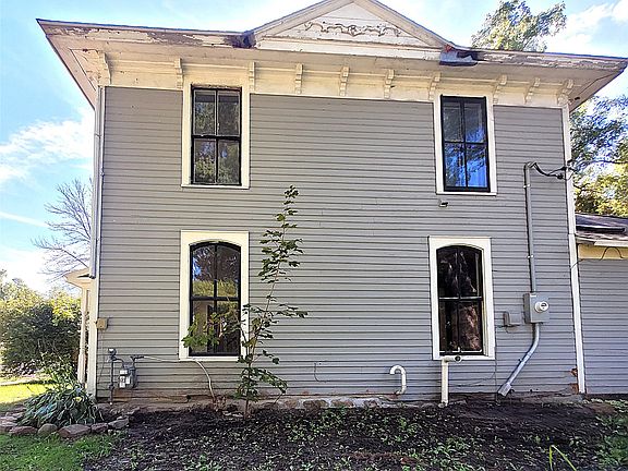 3rd image of 104 Court Street