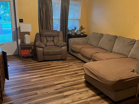 4th image of 909 Yarrow Dr