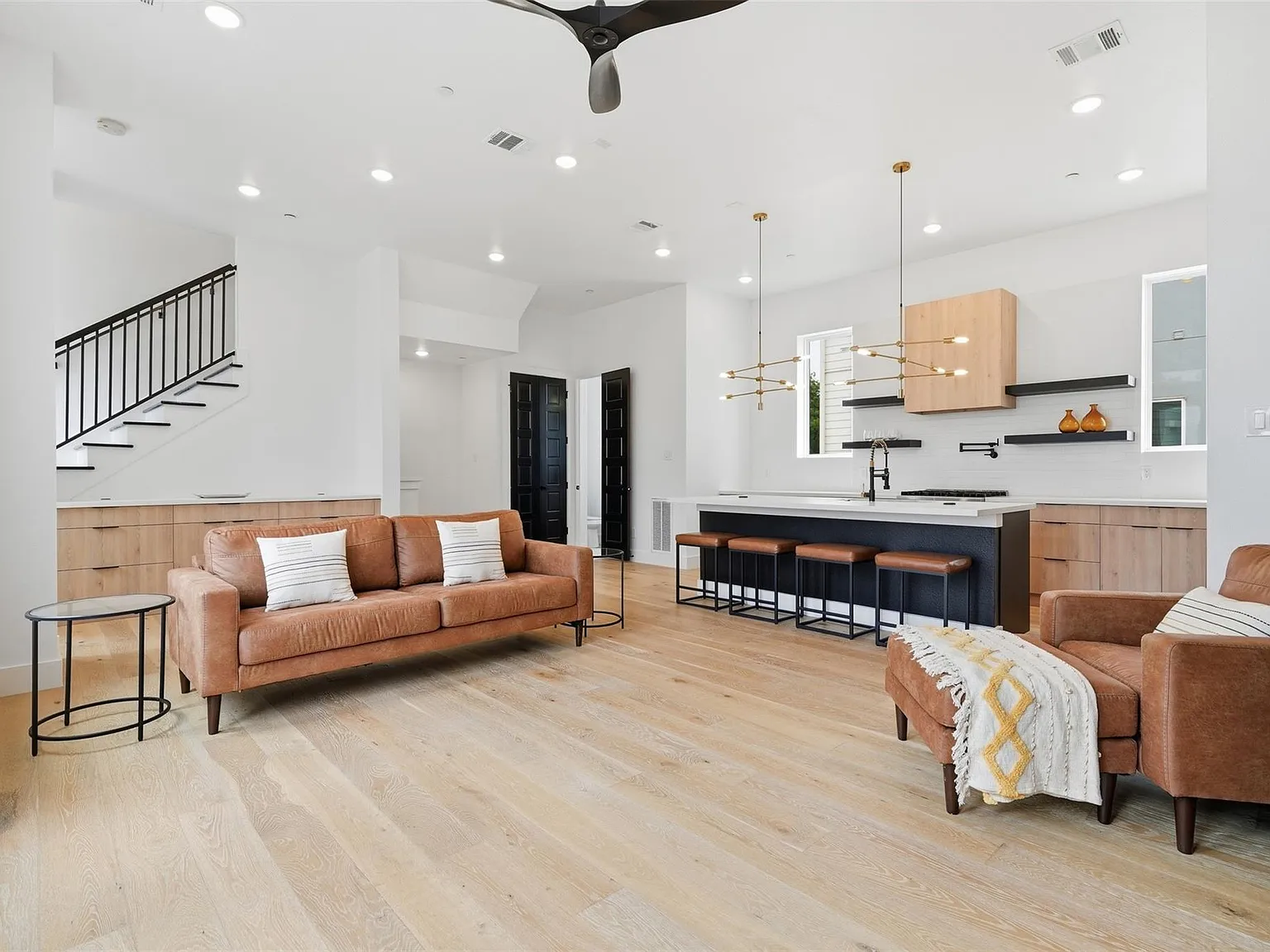 3 bed, 3.5 bath, 2584 sqft, $3,750 — Photo 1