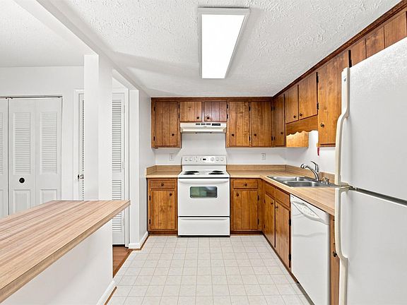 5th image of 138 Cape Charles Sq #138