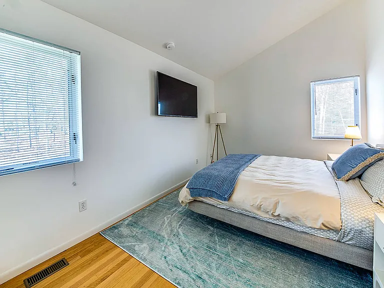 13 Eauclaire St — Photo 15