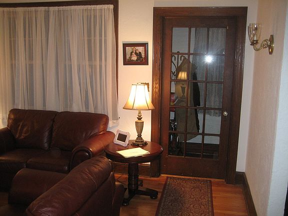 vetibule door to living room