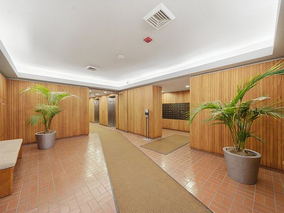 4th image of 801 S Plymouth Ct APT 203