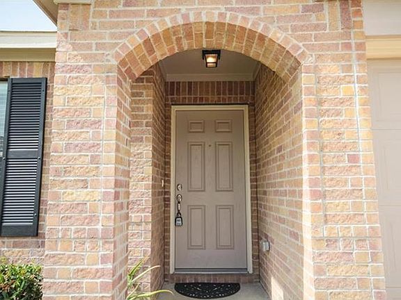 3rd image of 8119 Yaupon View Dr