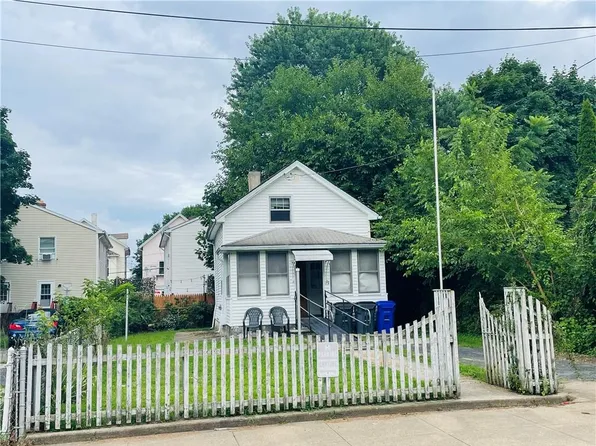 15 Lawn St, Providence, RI 02908