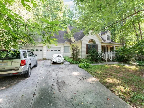 200 Montclair Dr, Advance, NC 27006