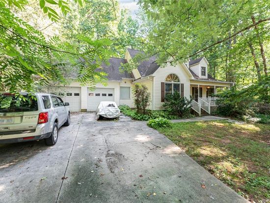 200 Montclair Dr, Advance, NC 27006
