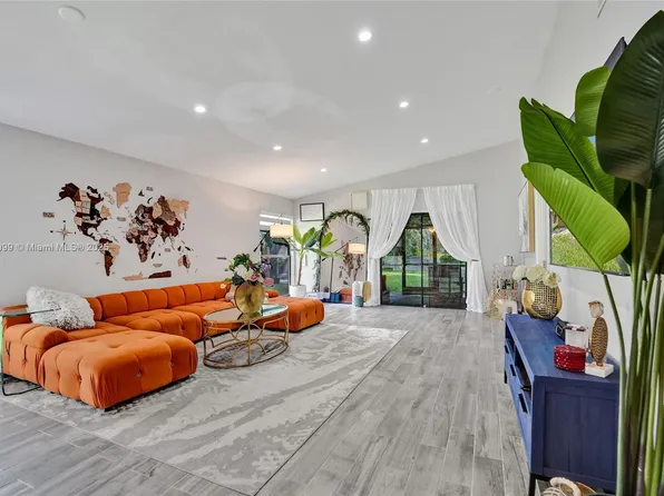 6188 Pine Tree Ln, Fort Lauderdale, FL 33319