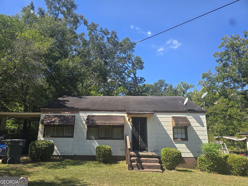 1st image of 406 Saxon St