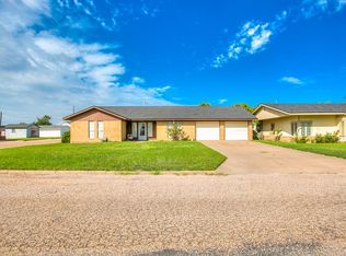 401 N 3rd St, Ballinger, TX 76821
