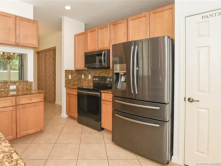 2206 SW Cape Cod Dr — Photo 7