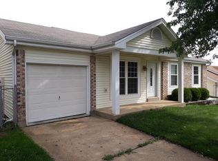 5317 Winthrop Dr, High Ridge, MO 63049