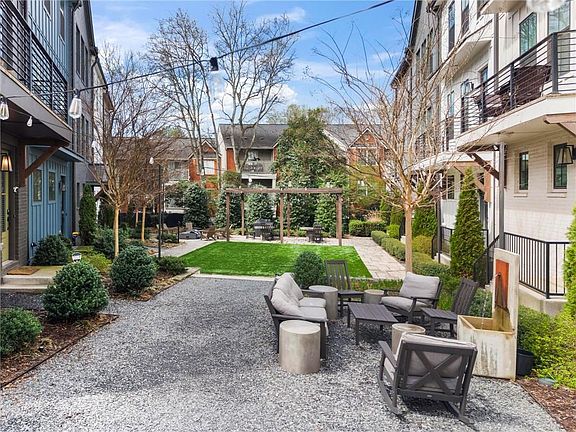 4th image of 144 Chestnut Cir