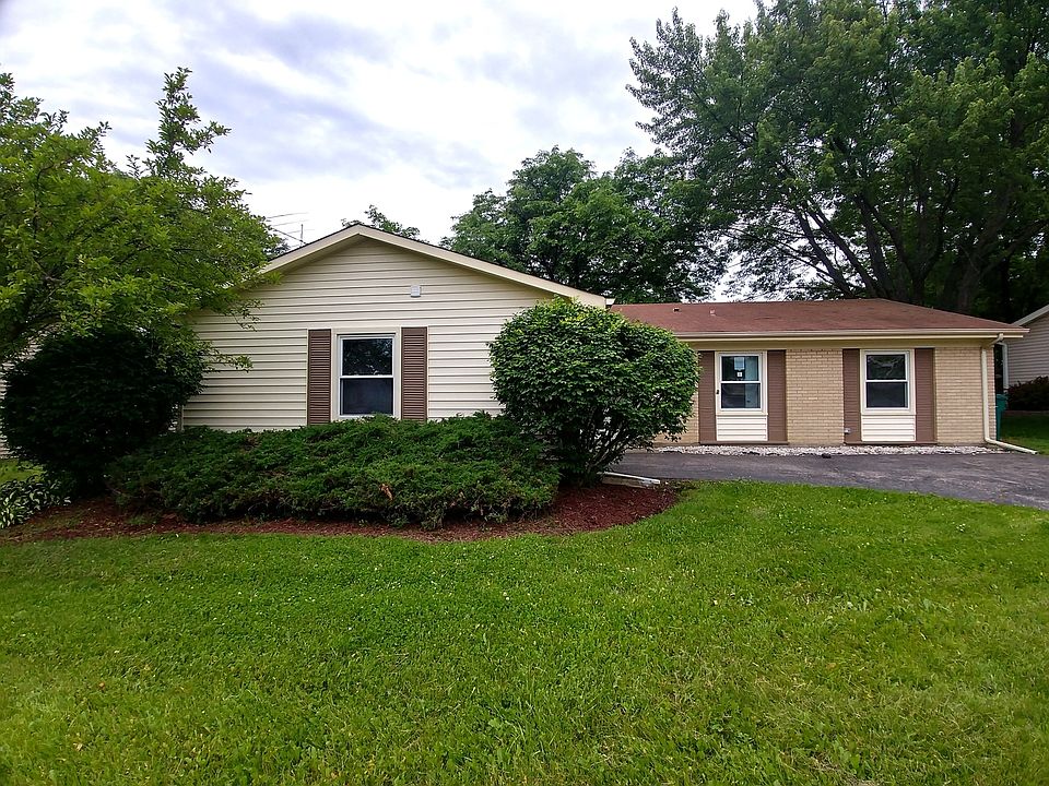 1st image of 815 Burr Oak Dr