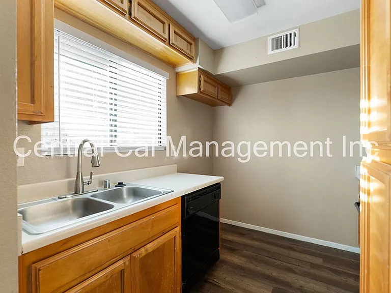 8502 Laborough Dr — Photo 6