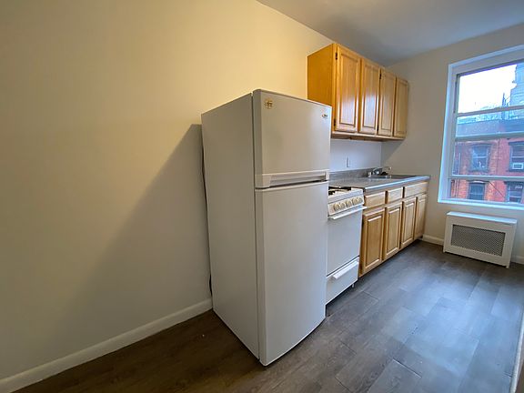 3rd image of 511 E 5th St APT 4A