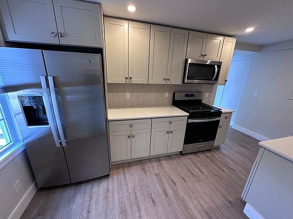 Gas oven microwave full fridge and dishwasher