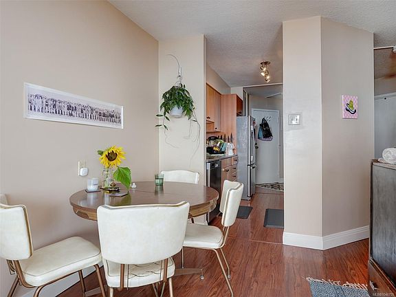 5th image of 620 Toronto St #1901
