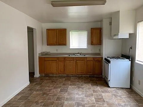 323 S Los Angeles Ave photo 1