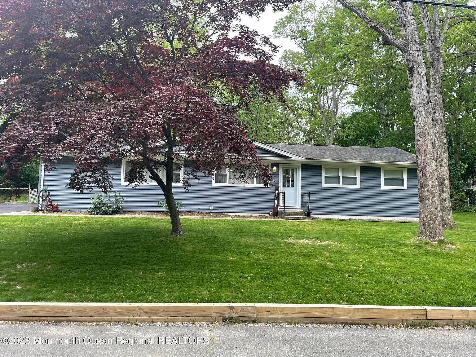 10 Murdock Place photo 1