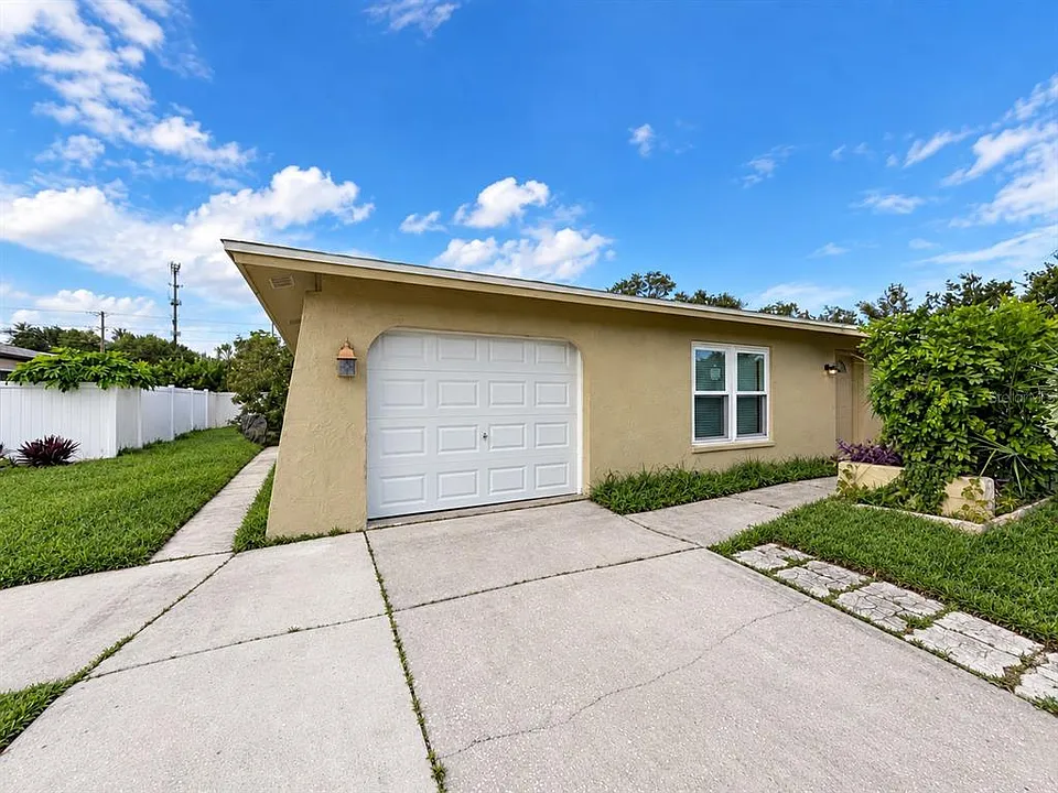 902 W Shannon Ct