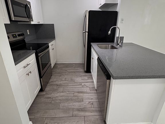 3rd image of 1526 Meadows Cir W #1526
