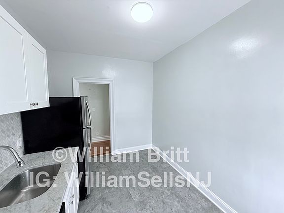 4th image of 257-259 Grant Ave #C3