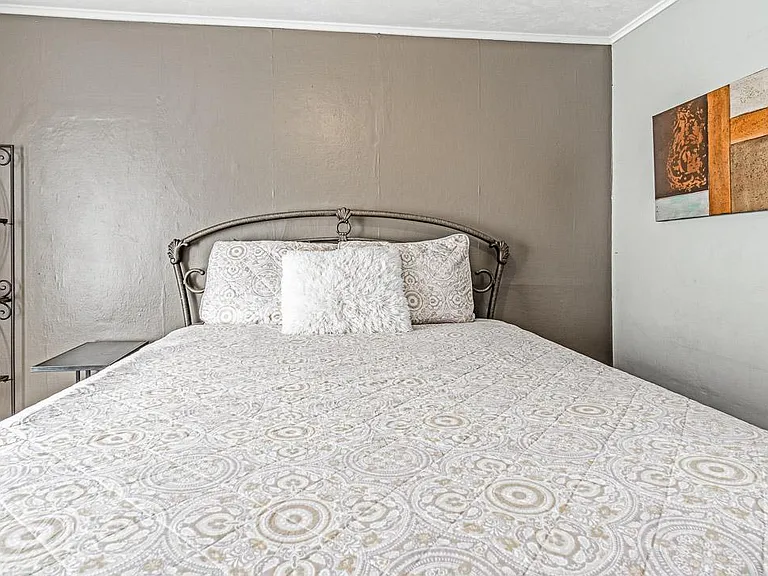 504 Newport Ave — Photo 21
