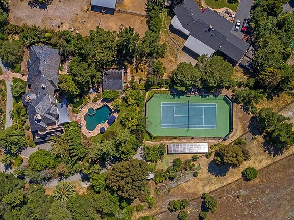 3rd image of 305 Jane Dr
