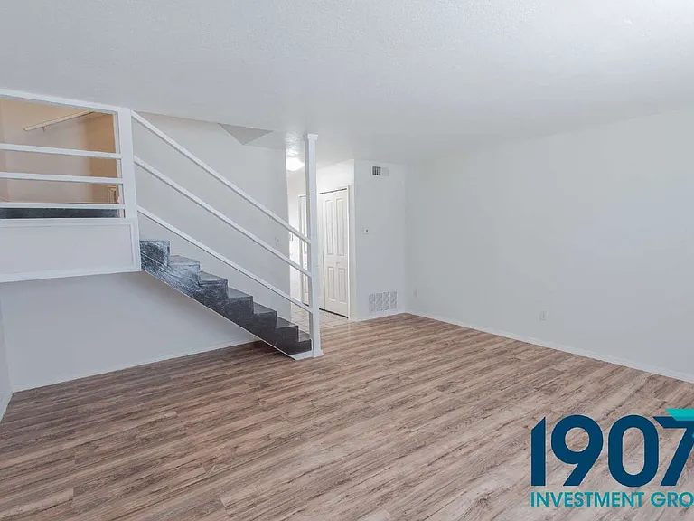 611 Sinclair Dr — Photo 3