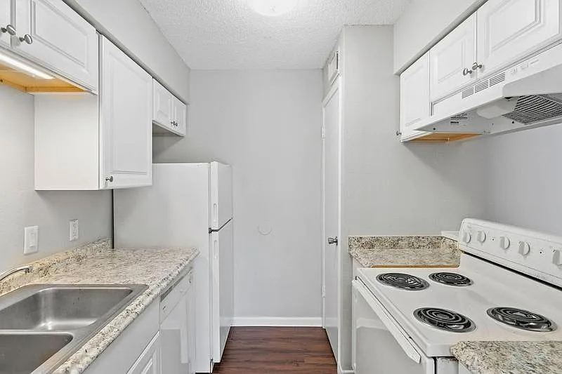 Building Photo - 932 7th Ave N #6