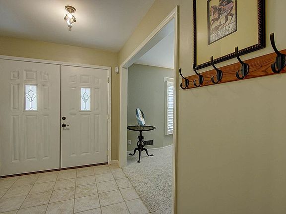 2nd image of 906 Saint Andrews Dr