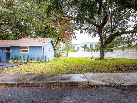 4th image of 3673 Charles Ave