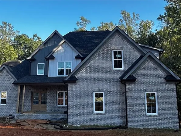 8158 Rob Roy Dr, Summerfield, NC 27358