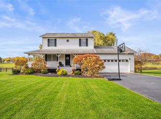 723 White Springs Dr, Geneva, NY 14456