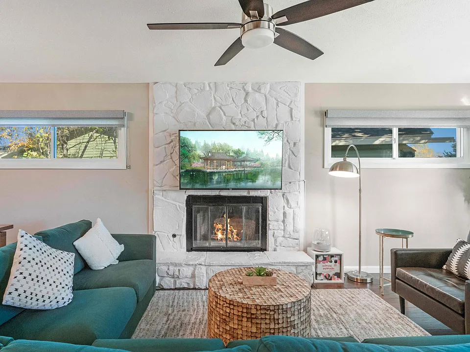 1919 Puritan Dr