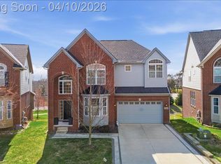 4930 E Stonegate Cir, Lake Orion, MI