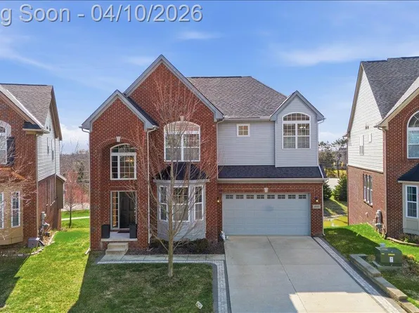 4930 E Stonegate Cir, Lake Orion, MI 48359