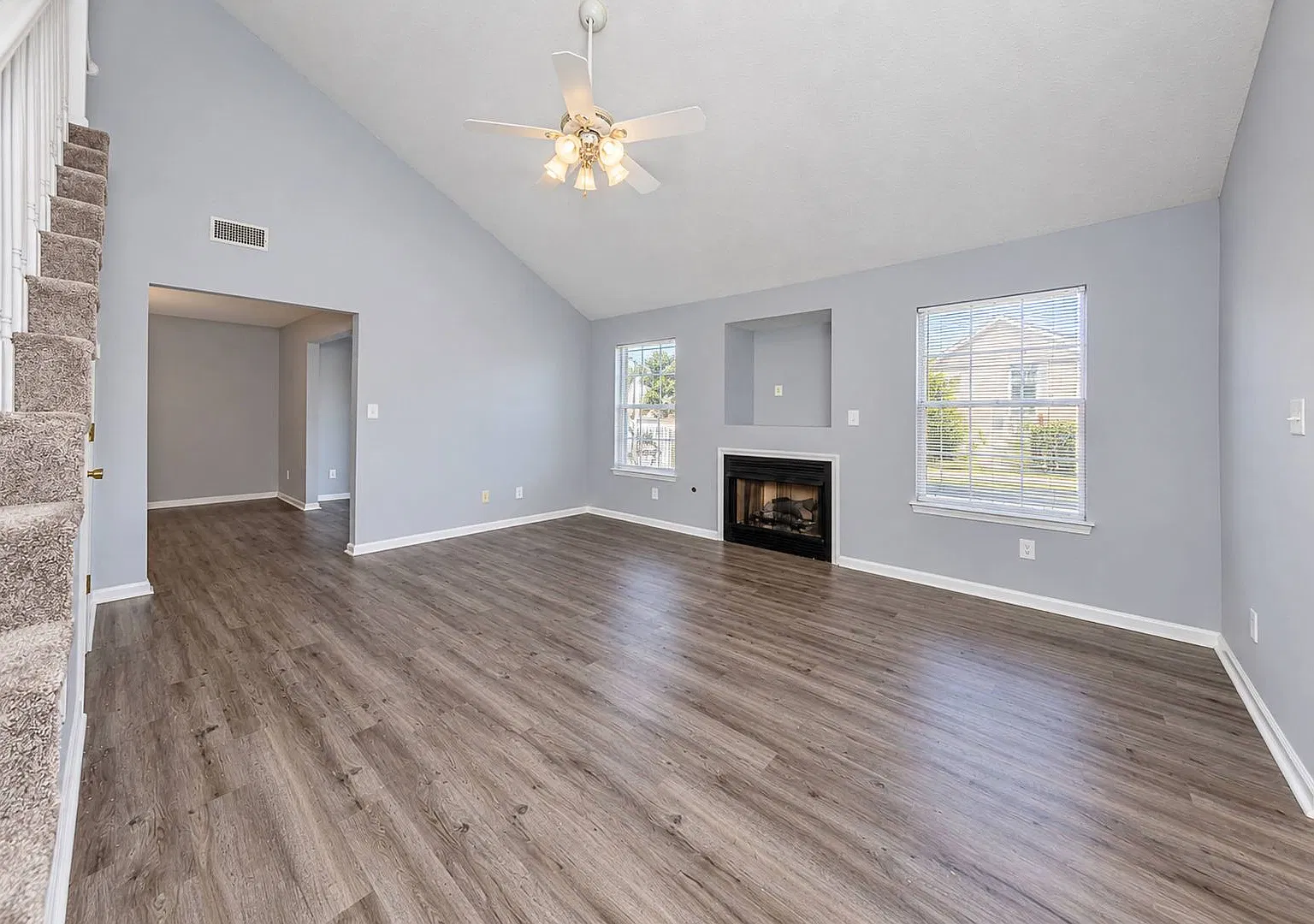 2 bed condo close to Williamsburg — Photo 2